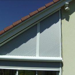 Sonnenschutz 38-Schrgrolladen